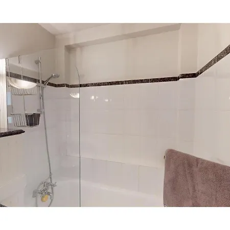 Joivy Delightful 5-bed Flat With Balcony *