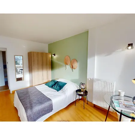 Apartman Joivy Delightful 5-bed Flat With Balcony