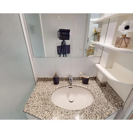 Joivy Delightful 5-bed Flat With Balcony * Levallois-Perret